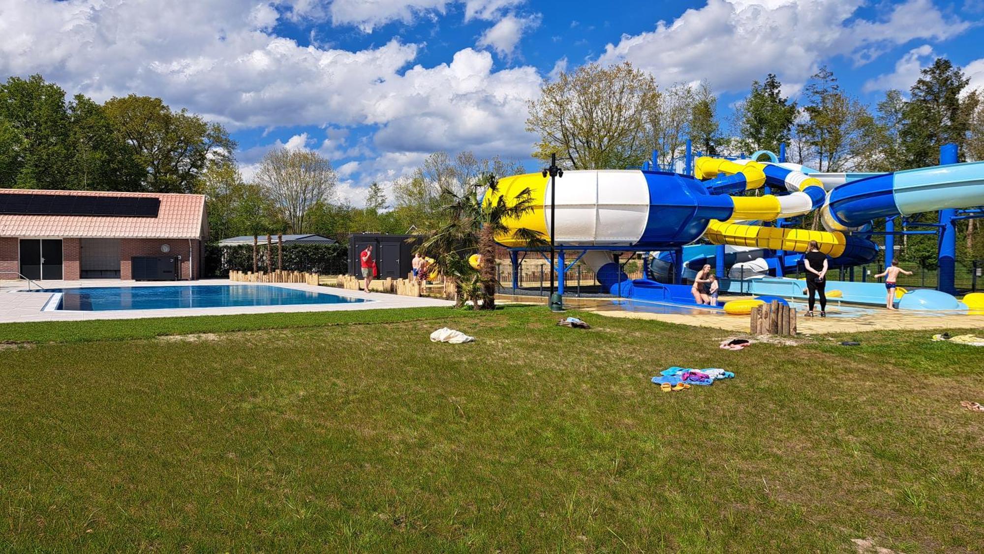 Comfortabel 4-Persoons Chalet Paasloo エクステリア 写真